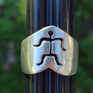 Quality sterling silver 925 ring with a figure size 7.5